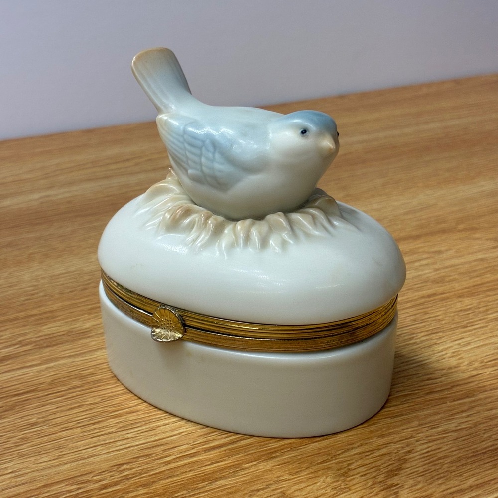 Vintage 1985 Fitz and Floyd Blue Bird Nest Hinged Porcelain Trinket Jewelry Box